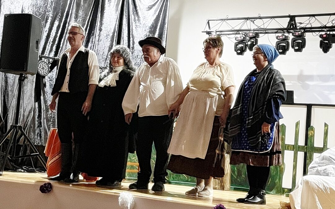 A Kehidakustányi Pajtások hangulatemelő előadása