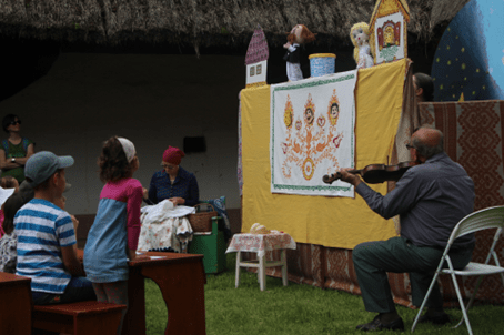A Derék Jankó c. bábelőadás a Falumúzeumban. A Tarsoly Népszínház bábszínháza. Fotó: Rohonczi Anett