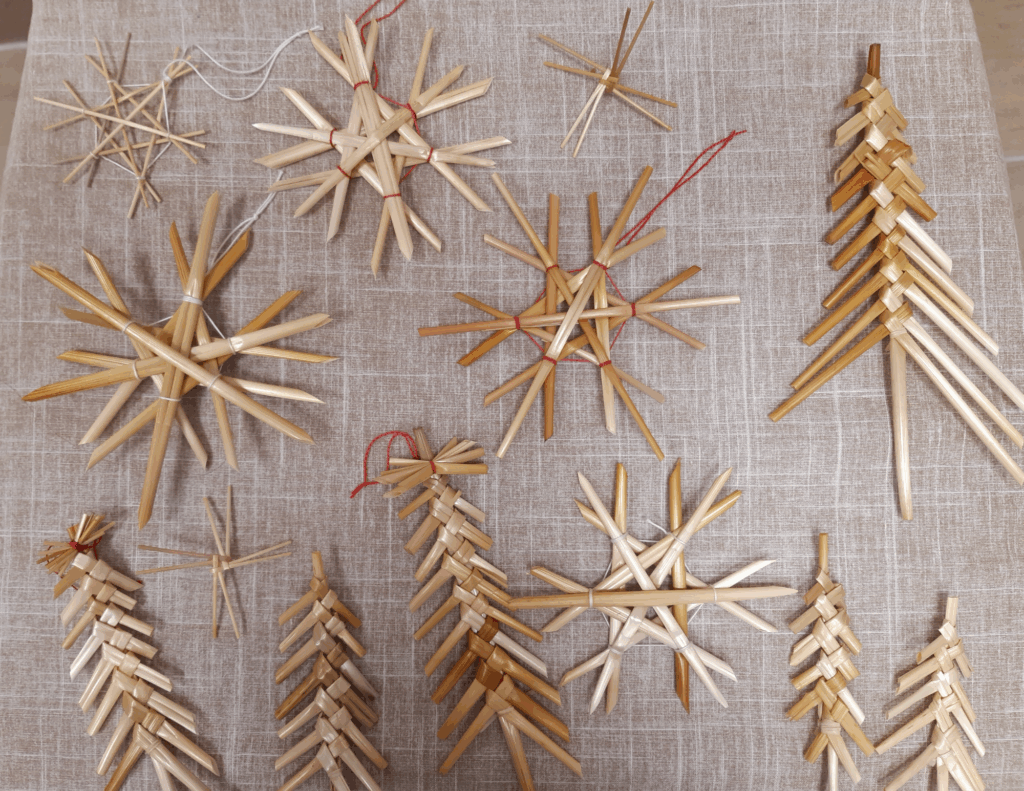 Szalmából készített karácsonyi díszek - adventi hangulat