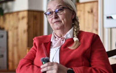 „Anya vagyok… és valahol ott kezdődött minden” Portrébeszélgetés Havasi Irmával – festészetről, anyaságról és arról, ami a képek mögött van